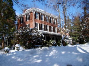 Отель Faunbrook Bed & Breakfast  Вест Честер